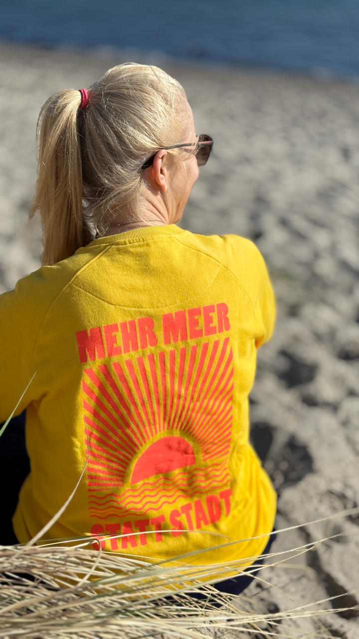 Sweater unisex "Mehr Meer statt Stadt" (gelb)
