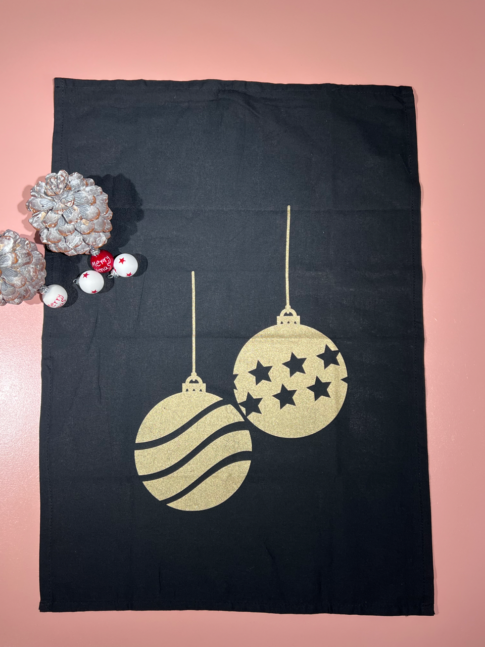 Schwarzes Geschirrhandtuch "Weihnachtskugeln"