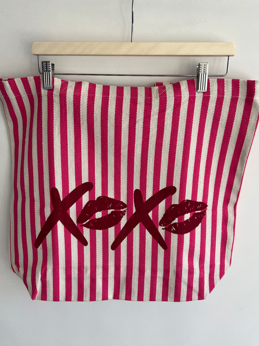 Grooter Büdel "XOXO" (pink-gestreift)