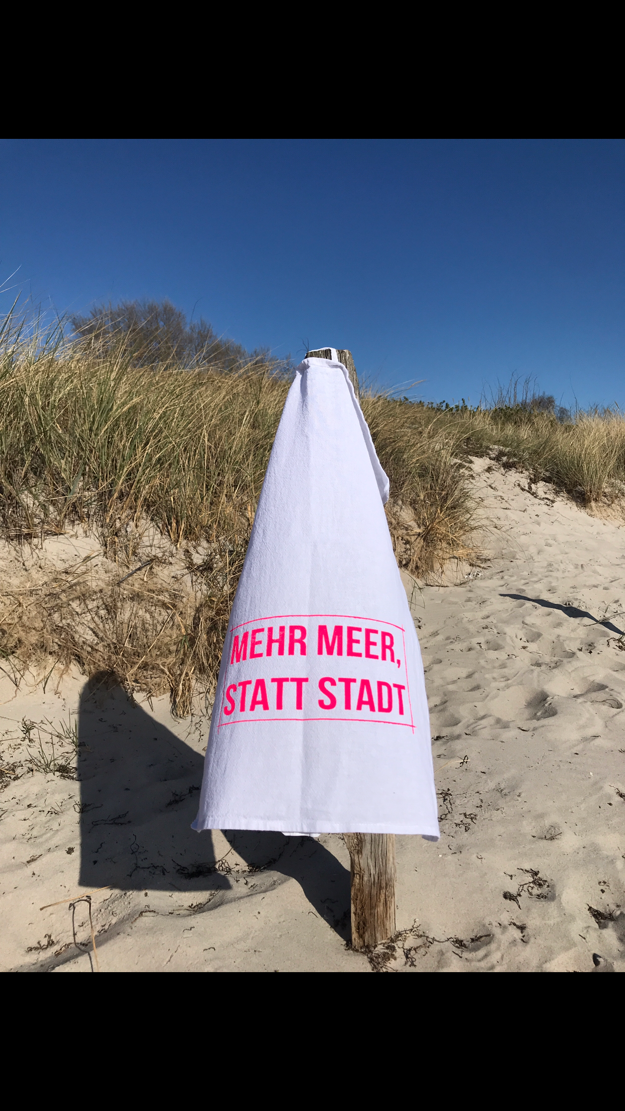 Weißes Geschirrhandtuch "Mehr Meer, statt Stadt"